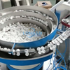 Machine d'assemblage de fermeture de bouchon de bouteille en plastique automatique