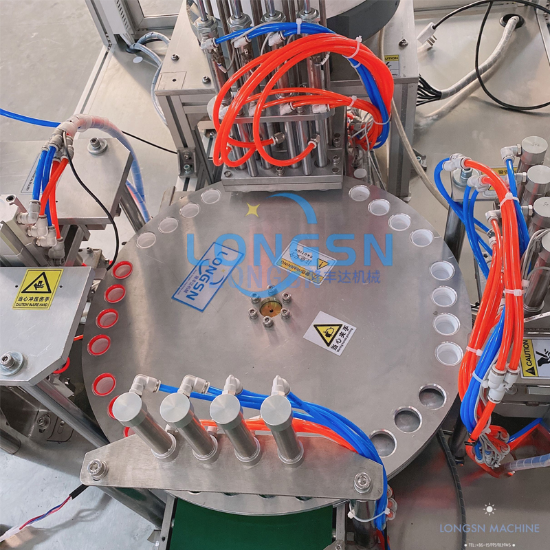 Machine d'insertion de revêtement de joint de couvercle de machine d'assemblage de capuchon de joint torique en plastique rotatif automatique